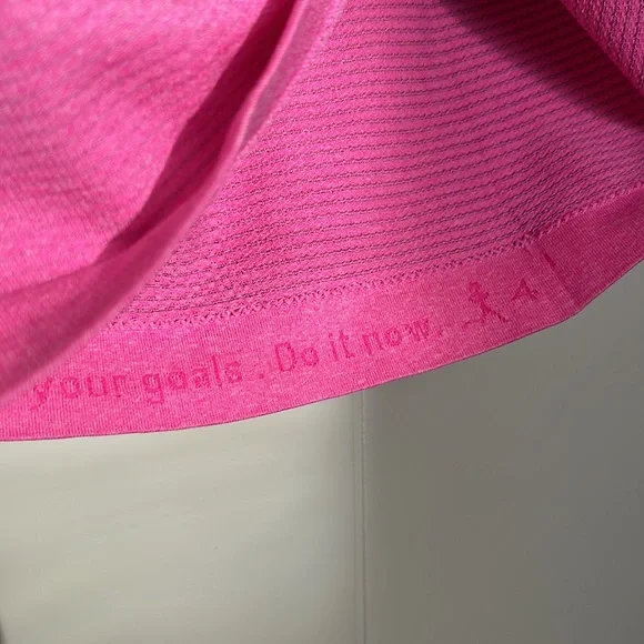 Lululemon Run: Swiftly Tech Racerback in heathered raspberry, size 4 - Picture 9 of 9